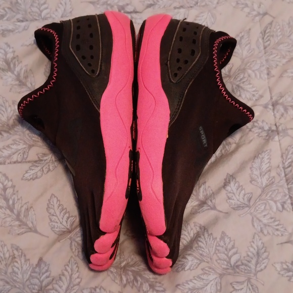 Fila Pink & Black Water Shoes Size 7M - Picture 11 of 12